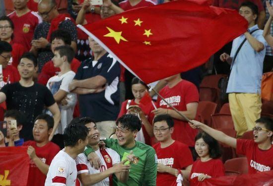 國(guó)足新首發(fā)陣容揭秘，戰(zhàn)術(shù)無(wú)秘密，穩(wěn)健而非搏命