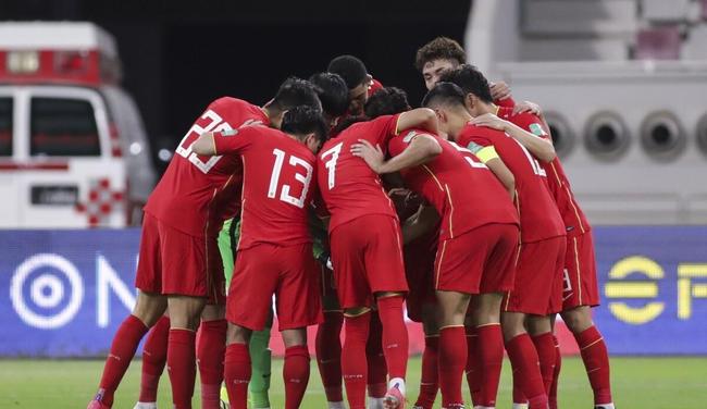 國(guó)足新首發(fā)陣容揭秘，戰(zhàn)術(shù)無(wú)秘密，穩(wěn)健而非搏命