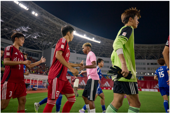 明日之星，球員今日融入球隊(duì)訓(xùn)練，傷情恢復(fù)順利展現(xiàn)良好狀態(tài)