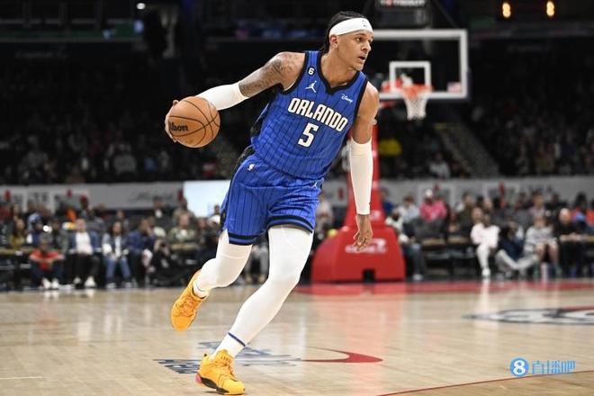 威少上半場(chǎng)表現(xiàn)起伏不定，投籃失準(zhǔn)，失誤頻發(fā)，球隊(duì)陷入困境