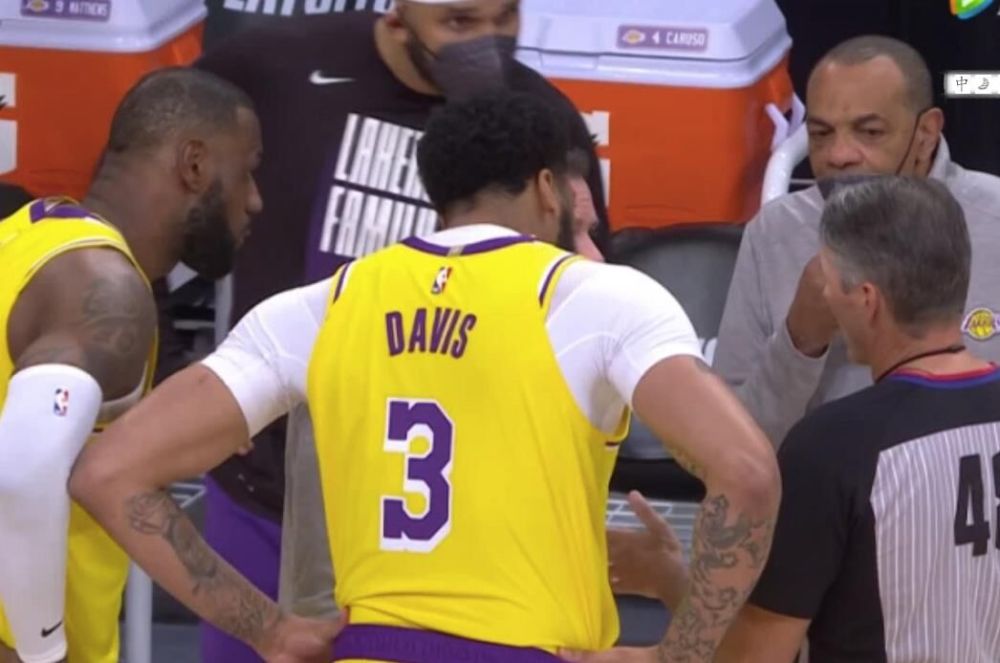 塔科夫斯基質(zhì)疑，手臂緊貼身體是否算手球？NBA規(guī)則解析與爭(zhēng)議探討