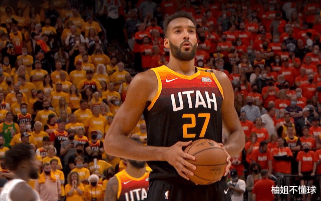 楊瀚森熊貓眼下回應(yīng)東契奇，賽場(chǎng)上的對(duì)決，背后的故事同樣精彩