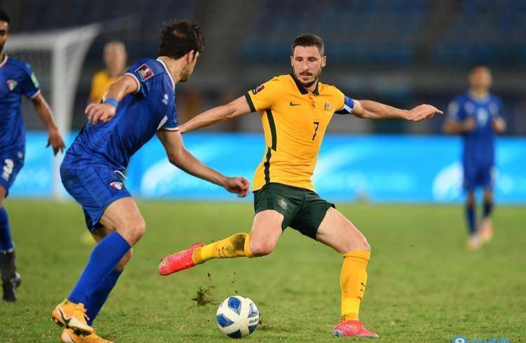 國足上半場展現(xiàn)超強(qiáng)度，謝文能和高準(zhǔn)翼戰(zhàn)術(shù)執(zhí)行力令人矚目