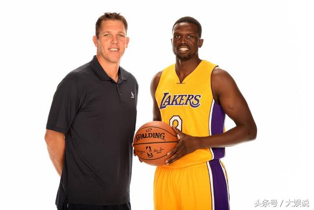 NBA重磅消息，NHL颶風(fēng)隊(duì)老板鄧頓同意以超過(guò)40億美元收購(gòu)開(kāi)拓者