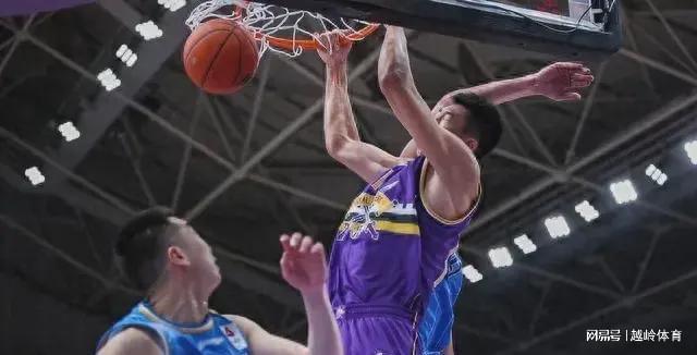 陳國(guó)豪加盟廣東宏遠(yuǎn)隊(duì)引熱議，王少杰重返北控創(chuàng)轉(zhuǎn)會(huì)費(fèi)新高