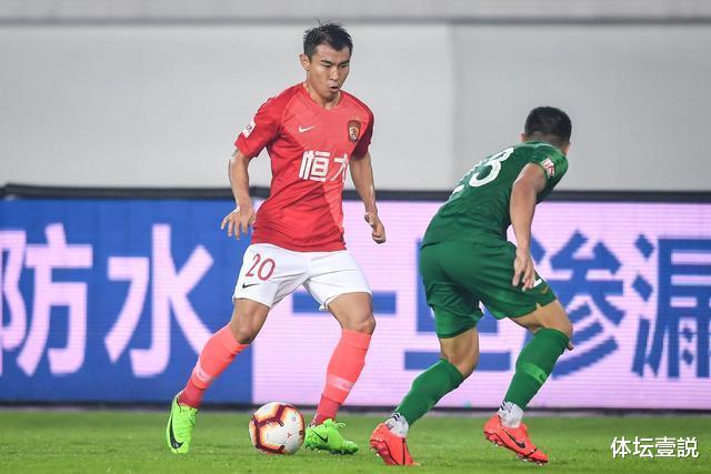 于漢超中場(chǎng)更衣室喊話背后的故事，球迷眼中的擔(dān)當(dāng)與英雄形象塑造