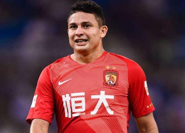 托希爾透露與潛在歸化迪克斯交談細節(jié)，印尼國腳后衛(wèi)里杜成焦點贊譽對象