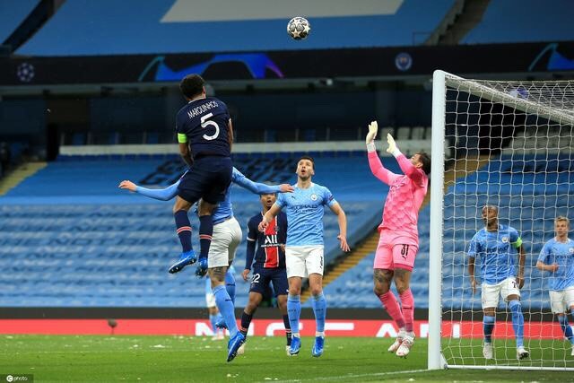 歐冠賽場(chǎng)連場(chǎng)破門！福登精準(zhǔn)低射打入死角，曼城三分鐘領(lǐng)先點(diǎn)燃勝利火花