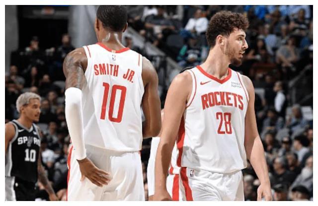 流言板熱議，申京現(xiàn)身伊斯坦布爾，范弗利特新視頻宣傳引爆話題