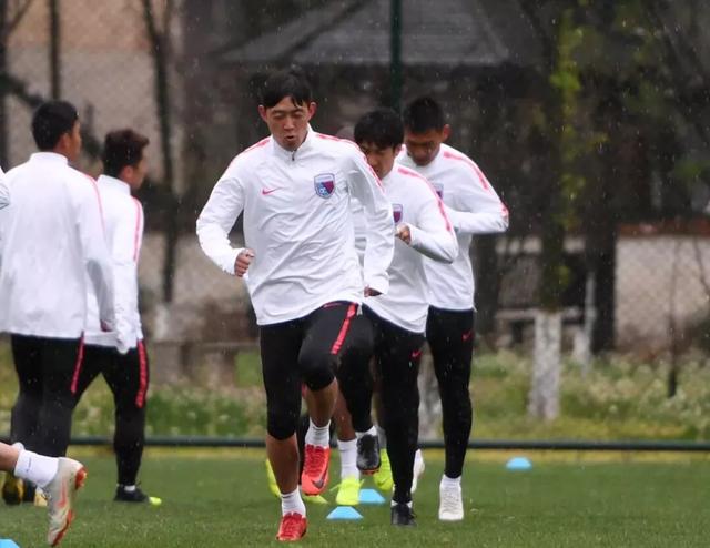 韓國(guó)主帥引領(lǐng)球隊(duì)士氣至空前高度，對(duì)陣中國(guó)，壓迫式防守策略揭秘