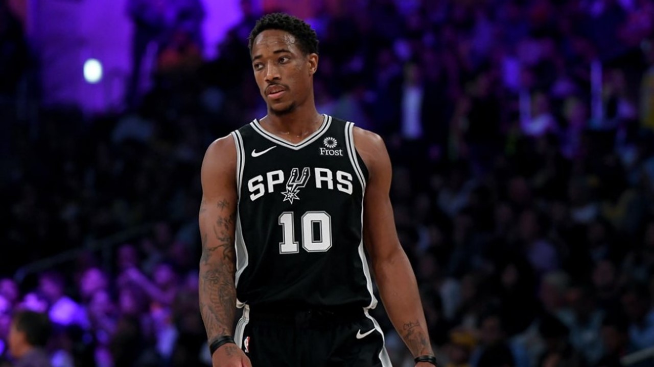 扎伊爾·史密斯社區(qū)回饋活動(dòng)，籃球新星照亮家鄉(xiāng)，傳遞正能量