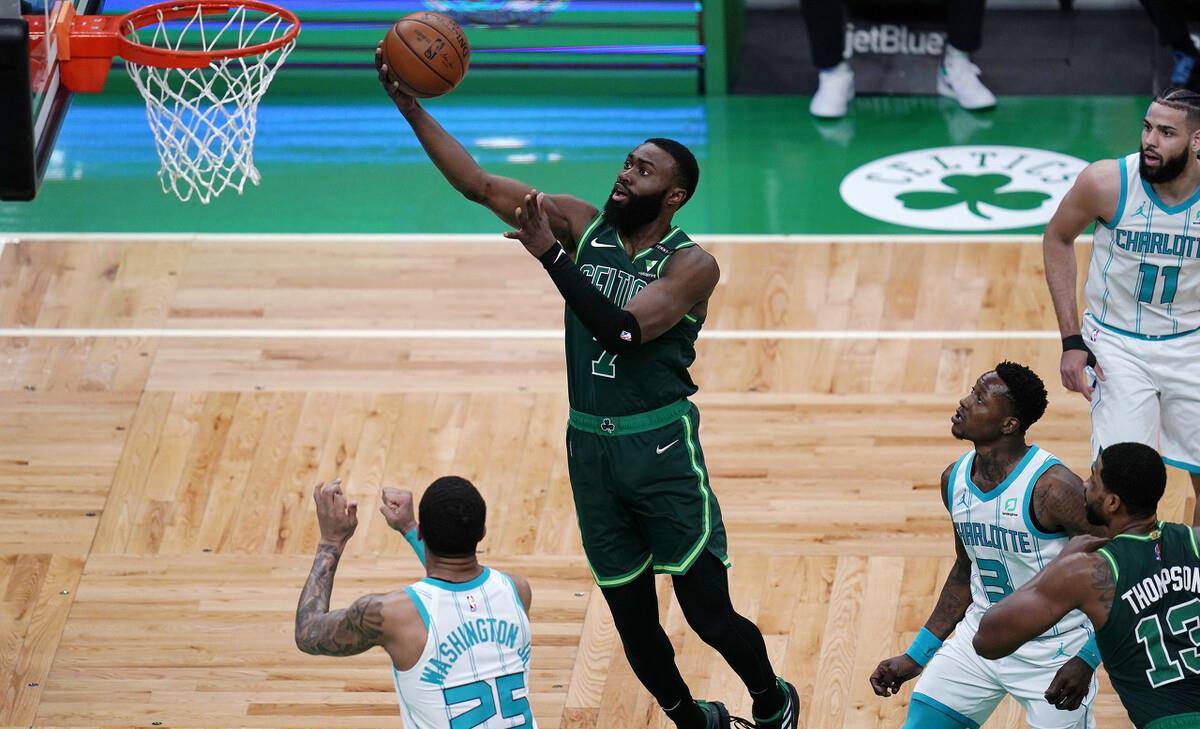 AZ展現(xiàn)強勢表現(xiàn)，超越預期目標，NBA賽場展現(xiàn)無懈可擊的實力