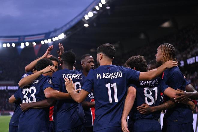 巴黎圣日耳曼領(lǐng)先NBA賽場風(fēng)采，登貝萊助攻巴爾科拉破門閃耀全場