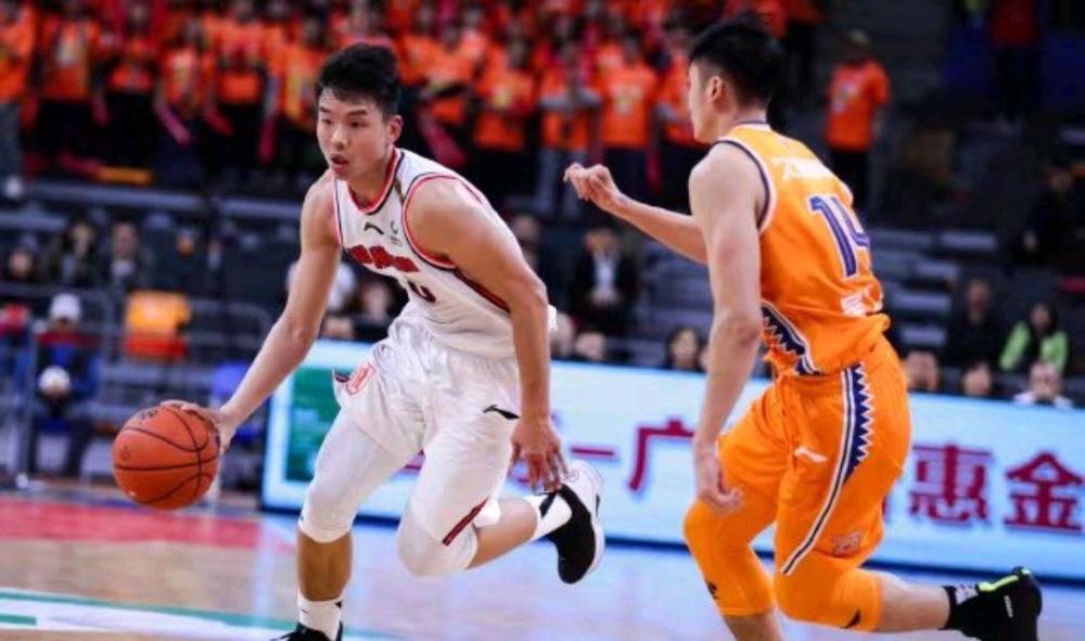 鋒線新星趙嘉義，十分鐘內(nèi)火力全開，場均七分的背后是50%三分命中率傳奇