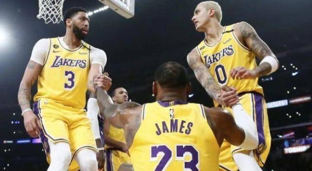 詹姆斯季前賽完美收官，全力備戰(zhàn)NBA第22賽季揭幕戰(zhàn)