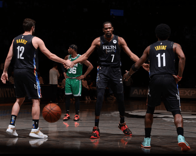 歐文獨(dú)領(lǐng)風(fēng)騷，17年?yáng)|決對(duì)陣綠軍，場(chǎng)均25.8分命中率超群