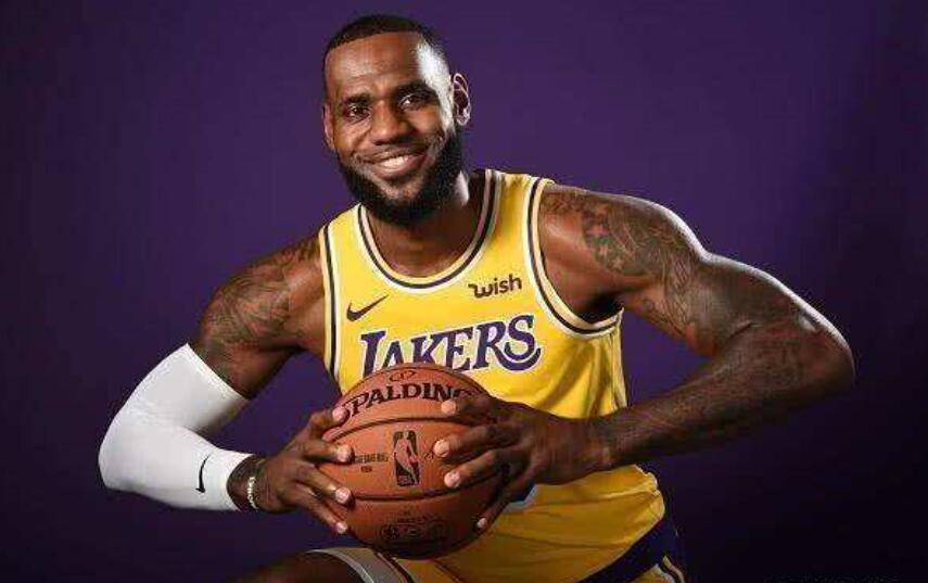 詹姆斯遭遇挑戰(zhàn)，流言板熱議，外線神射手失手，小薩獨攬反超機會