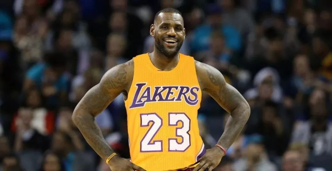 詹姆斯遭遇挑戰(zhàn)，流言板熱議，外線神射手失手，小薩獨(dú)攬反超機(jī)會(huì)