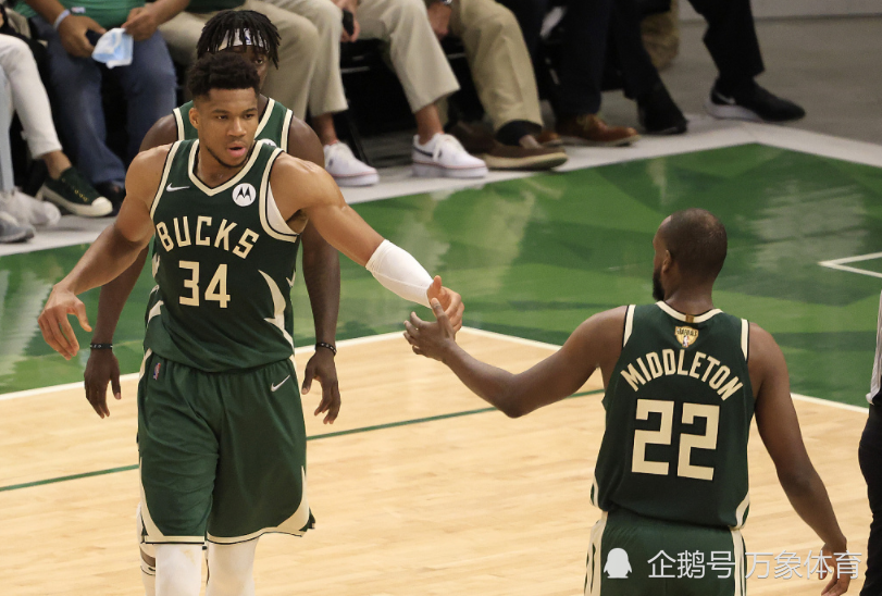 雄鹿揭幕戰(zhàn)面臨挑戰(zhàn)，米德爾頓缺席，字母哥帶傷上陣成焦點