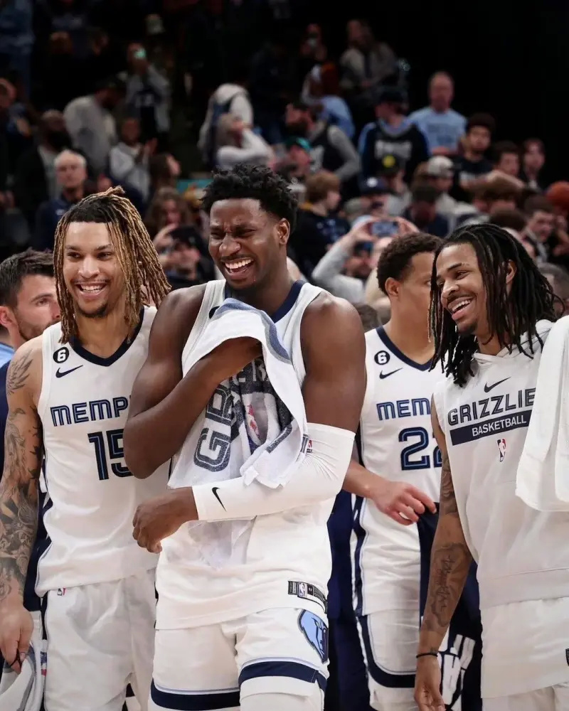 肯納德傷缺揭幕戰(zhàn)，灰熊隊面臨挑戰(zhàn)，NBA新季首周陣容調(diào)整與策略分析