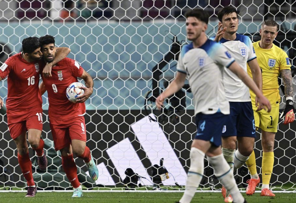 特拉普爭議瞬間，塔伸手擋出?；倏松溟T，引發(fā)點(diǎn)球爭議熱議