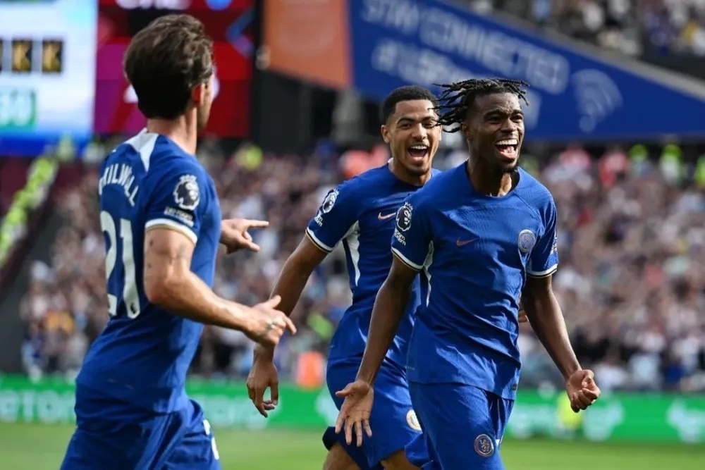 藍(lán)軍動(dòng)態(tài)，恩昆庫與杰克遜或離隊(duì)，重磅引援西蒙斯與加納喬助力在即