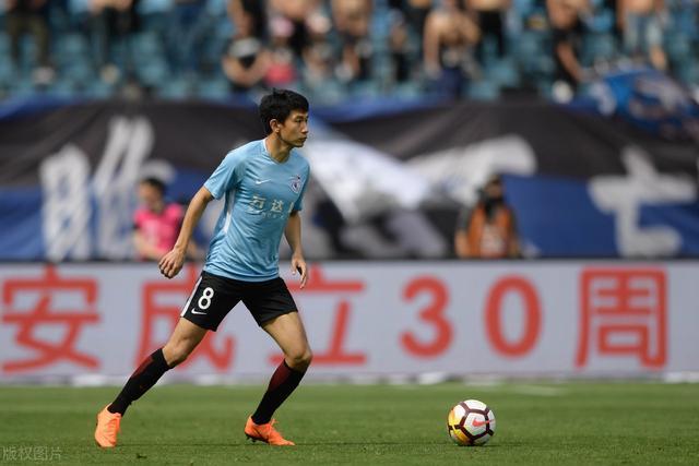 王康首戰(zhàn)中超，緊張情緒背后的期待與逐漸融入節(jié)奏的決心