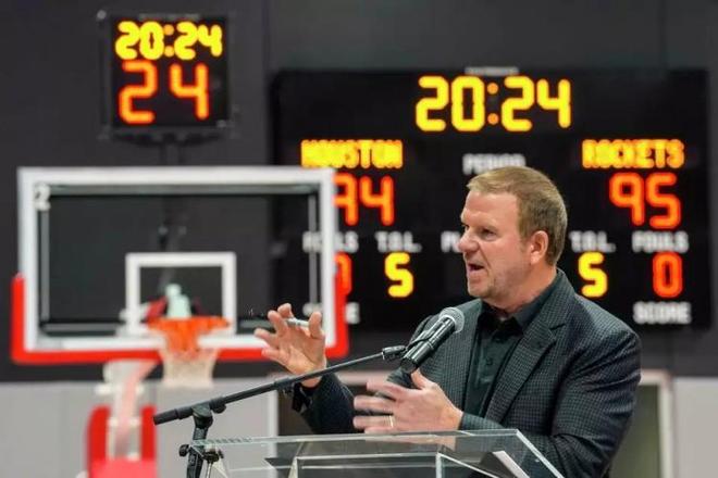 申京展現(xiàn)全面實(shí)力，半場(chǎng)狂飆至12分11板，與謝潑德完美連線驚艷全場(chǎng)