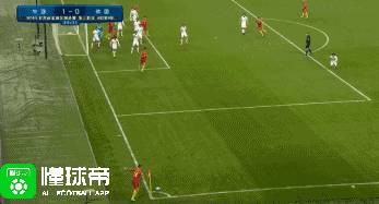 張玉寧抽筋離場(chǎng)，仍為國(guó)足吶喊加油！球迷們，讓我們繼續(xù)為國(guó)足鼓勁！