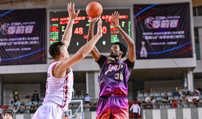 余嘉豪首節(jié)展現(xiàn)內(nèi)線威力，六罰五中獨得五分三籃板