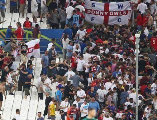 成都球迷再現(xiàn)不理智行為，向河南球員投擲水瓶引發(fā)爭議，NBA處罰或?qū)⒔蹬R