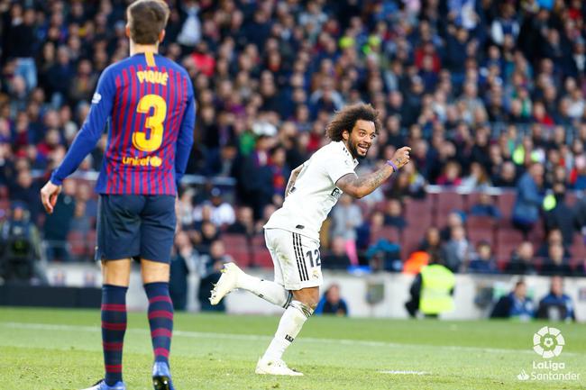 驚險瞬間！拉菲尼亞失誤引發(fā)帽子戲法懸念，萊萬空門憾擊門柱錯失良機