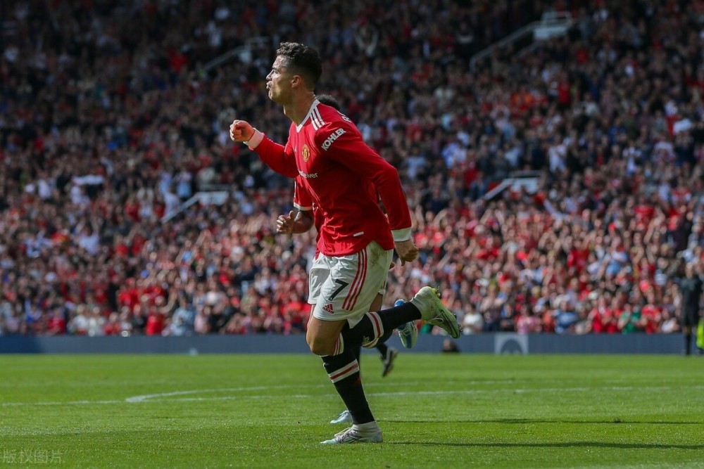 斯內(nèi)德，職業(yè)生涯同樣精彩，梅西與C羅背后的犧牲與奮斗