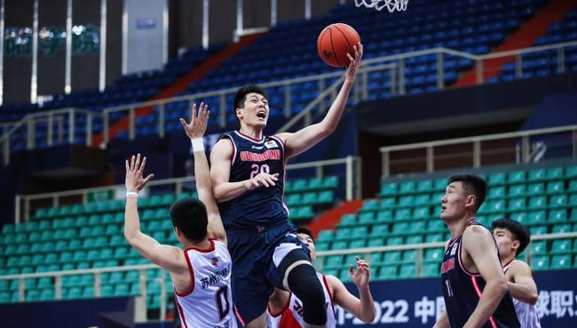 廣東宏遠(yuǎn)破連敗陰霾，強(qiáng)勢逆襲青島隊(duì)，斬獲本賽季首勝！