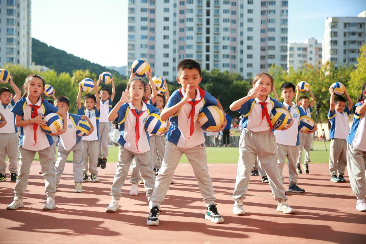 英國(guó)教師化身運(yùn)動(dòng)達(dá)人，從體育感受中國(guó)新活力