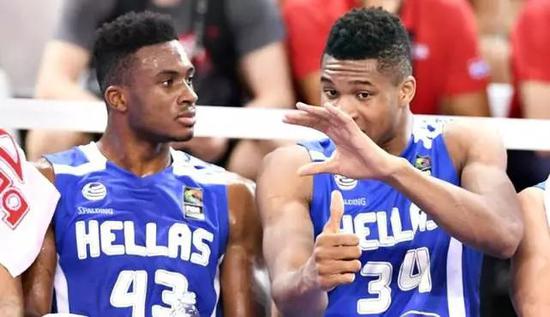 建議，領(lǐng)袖氣質(zhì)！阿德托昆博賽后喊話，我們尚未贏得一切