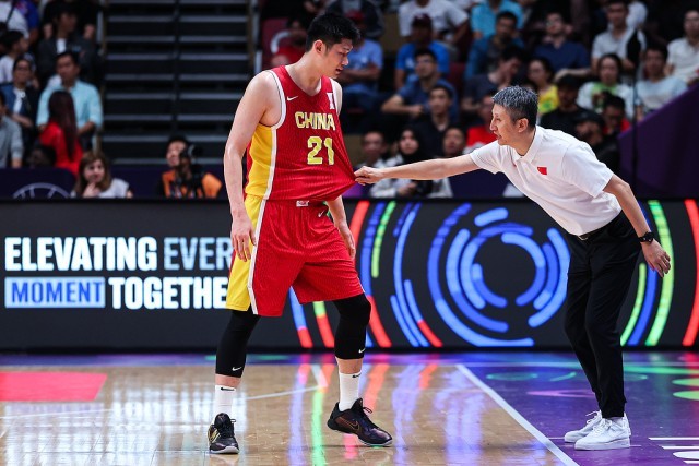 中國(guó)男籃在亞洲杯決賽中以89:90不敵澳大利亞隊(duì) 最終獲得亞軍