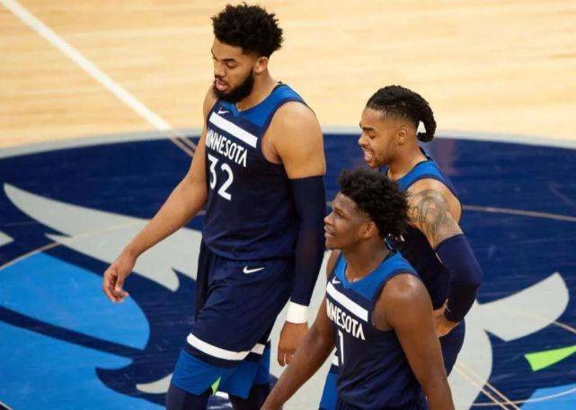 流言板熱議森林狼官方曬出愛(ài)德華茲訓(xùn)練照，新季蓄勢(shì)待發(fā)！