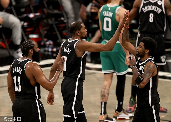 歐文農(nóng)場夢，帕金斯傳授家禽處理技巧，開水燙雞拔毛的藝術(shù)