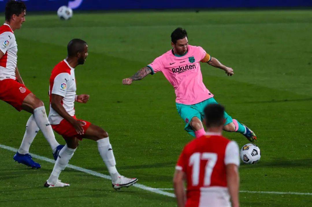 佩德里引領(lǐng)風(fēng)潮，精準(zhǔn)傳球藝術(shù)再現(xiàn)，周末五大聯(lián)賽上演禁區(qū)傳奇