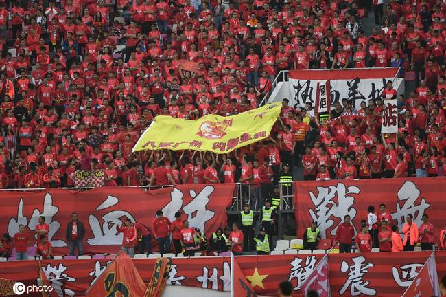 波士頓氛圍熱烈，波爾津吉斯曬與好友合影引球迷熱議