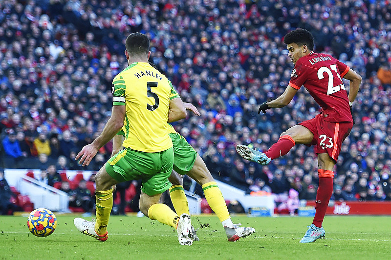 巴卡瓦重磅加盟諾丁漢森林，轉(zhuǎn)會(huì)費(fèi)曝光，斯特拉斯堡邊鋒開啟新篇章