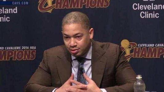 瓜帥盛贊薩維尼奧，戰(zhàn)術領悟力驚人，左右開弓之才難得一見