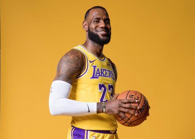 克利夫蘭騎士隊(duì)球員遭遇球迷噓聲，詹姆斯憤怒發(fā)聲，這是不可接受的