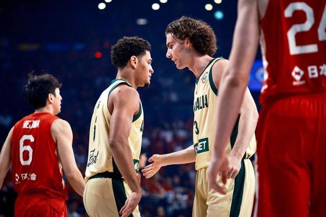 日本男籃遭遇強(qiáng)勁挑戰(zhàn)，富永啟生與霍金森的出色表現(xiàn)成空砍，不敵伊朗