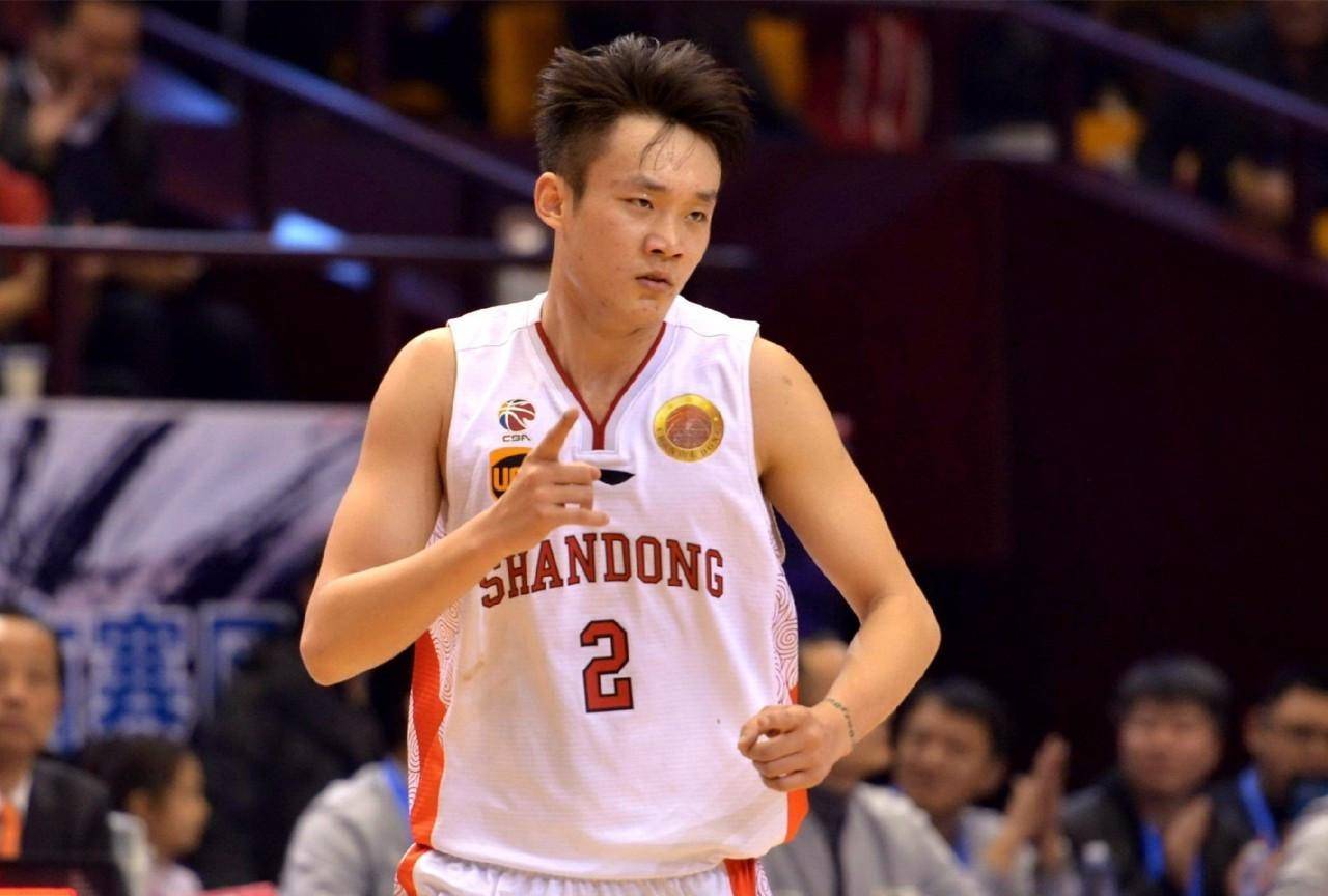 四川男籃國內(nèi)球員壓哨注冊成功，繼續(xù)征戰(zhàn)CBA，媒體熱議與期待