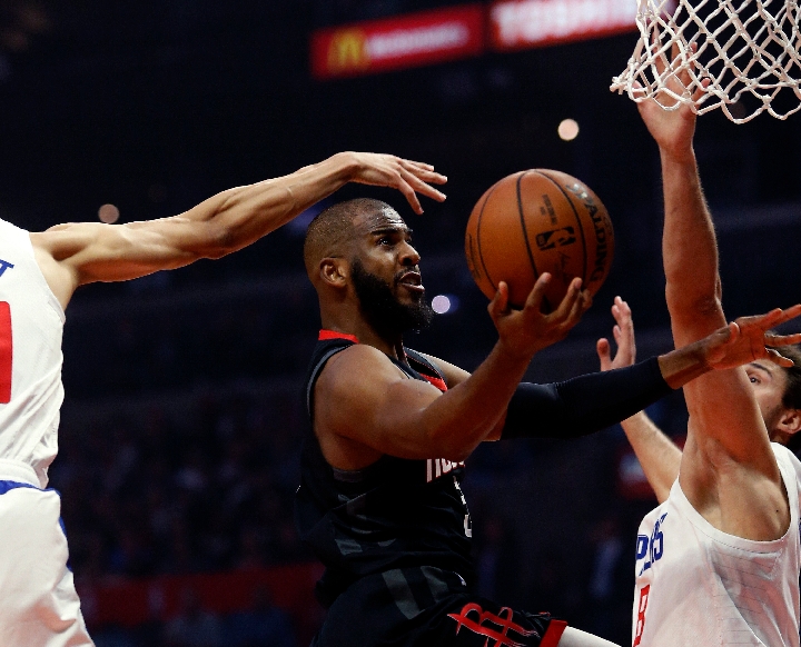 低級(jí)失誤致敗局,魏震微博遭球迷怒罵——NBA賽場(chǎng)失利背后的故事