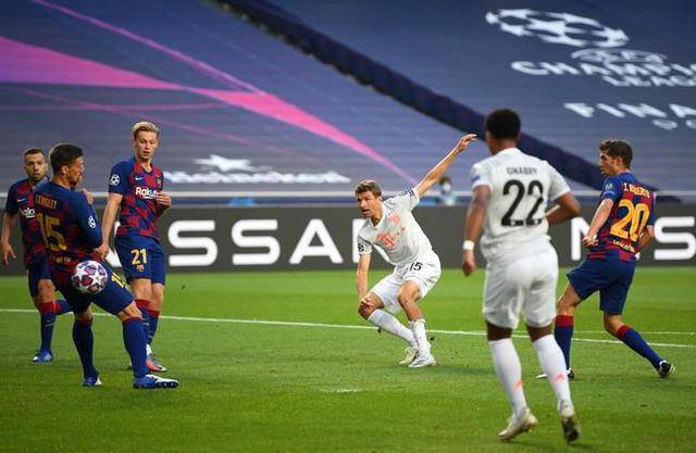 拜仁高層街頭遭遇盜竊，貴重物品失竊難追回——巴塞羅那警方面臨挑戰(zhàn)