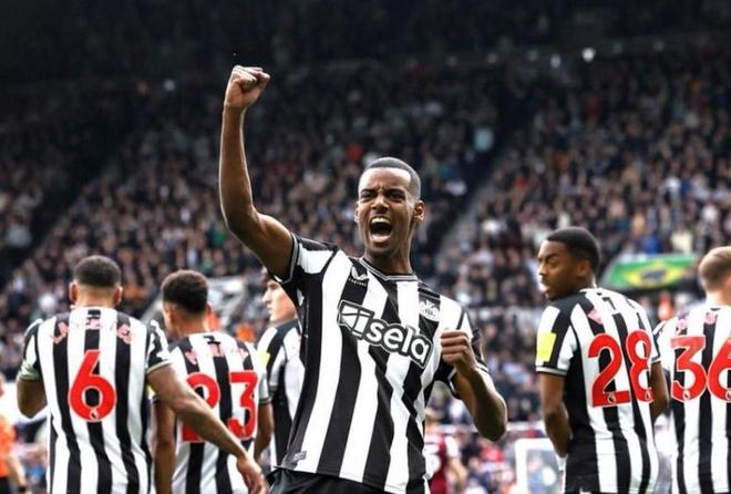 紐卡更衣室對伊薩克的看法存在分歧，但更衣室分裂言之尚早