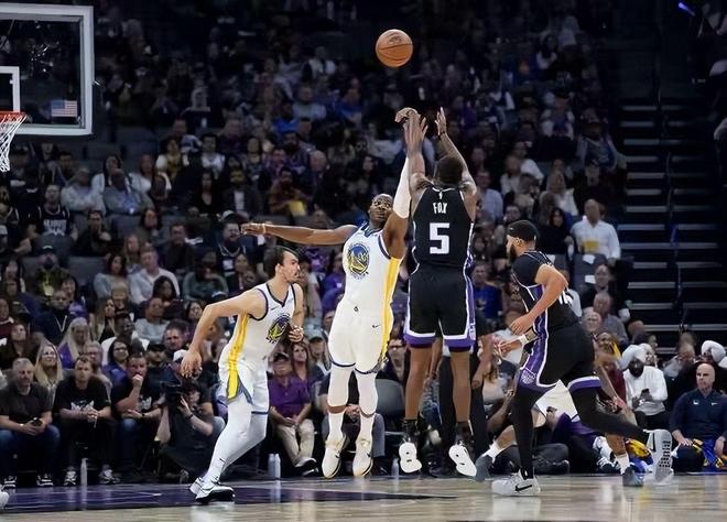 福克斯失準之夜，投籃波折與最后的挑戰(zhàn)